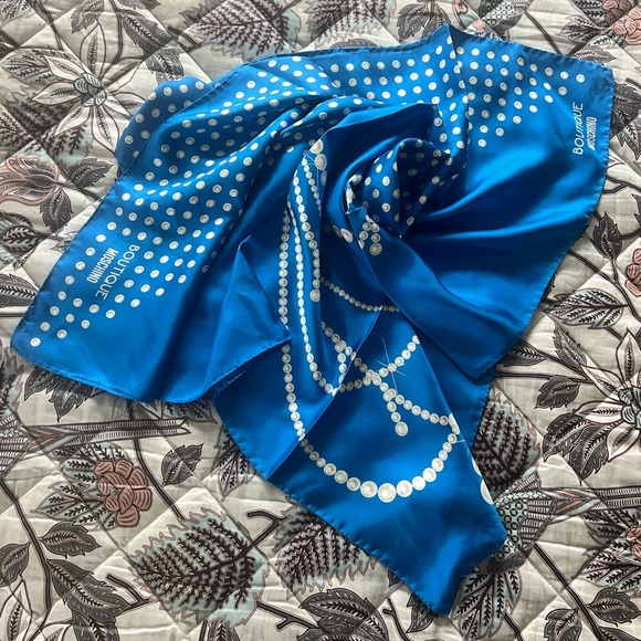 NWOT Boutique Moschino BLUE pearl Silk Scarf from Moschino - Picture 5 of 6